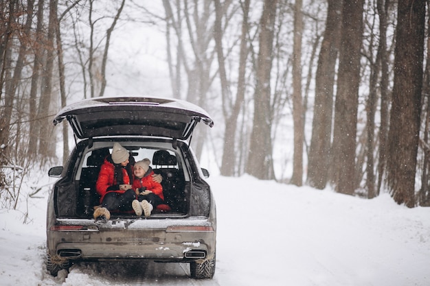 mother with daughter sitting car winter 1303 13059