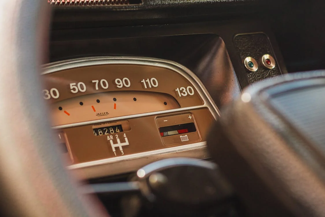 old-car-speedometer